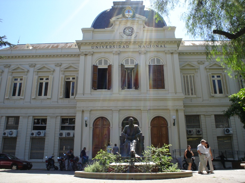 Universidad Nacional de La Plata: Pusat Pendidikan dan Penelitian di Argentina