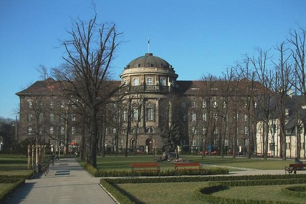 Maria Curie-Skłodowska University: Pusat Pendidikan dan Penelitian di Lublin, Polandia